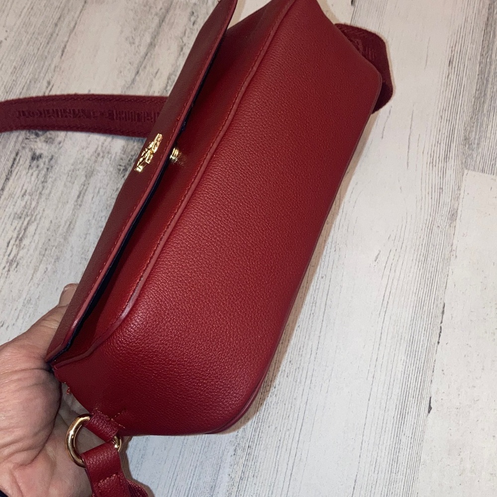 NWOT Tommy Hilfiger Elegant Red Crossbody Bag - Picture 15 of 16